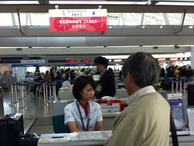 福岡空港でのキャセイ航空のチェックイン